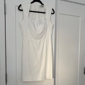 Elegant White Sleeveless Dress